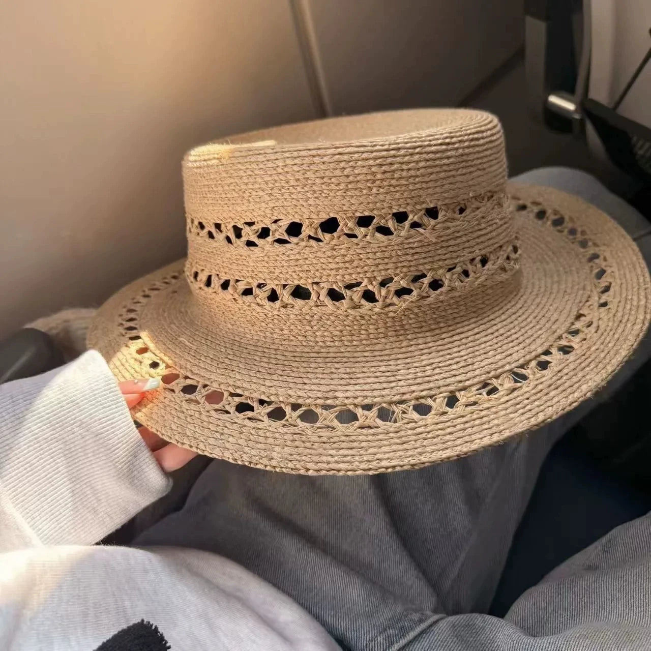 Chapeau de soleil taille unique en fibres tressées beige style cowboy ajouré