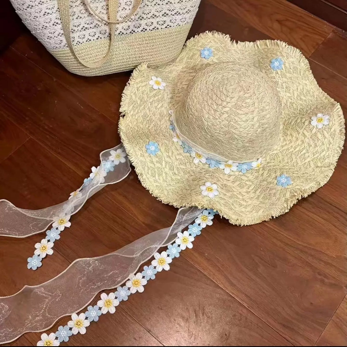 Chapeau de soleil taille unique en paille beige à fleurs style bohème avec rubans