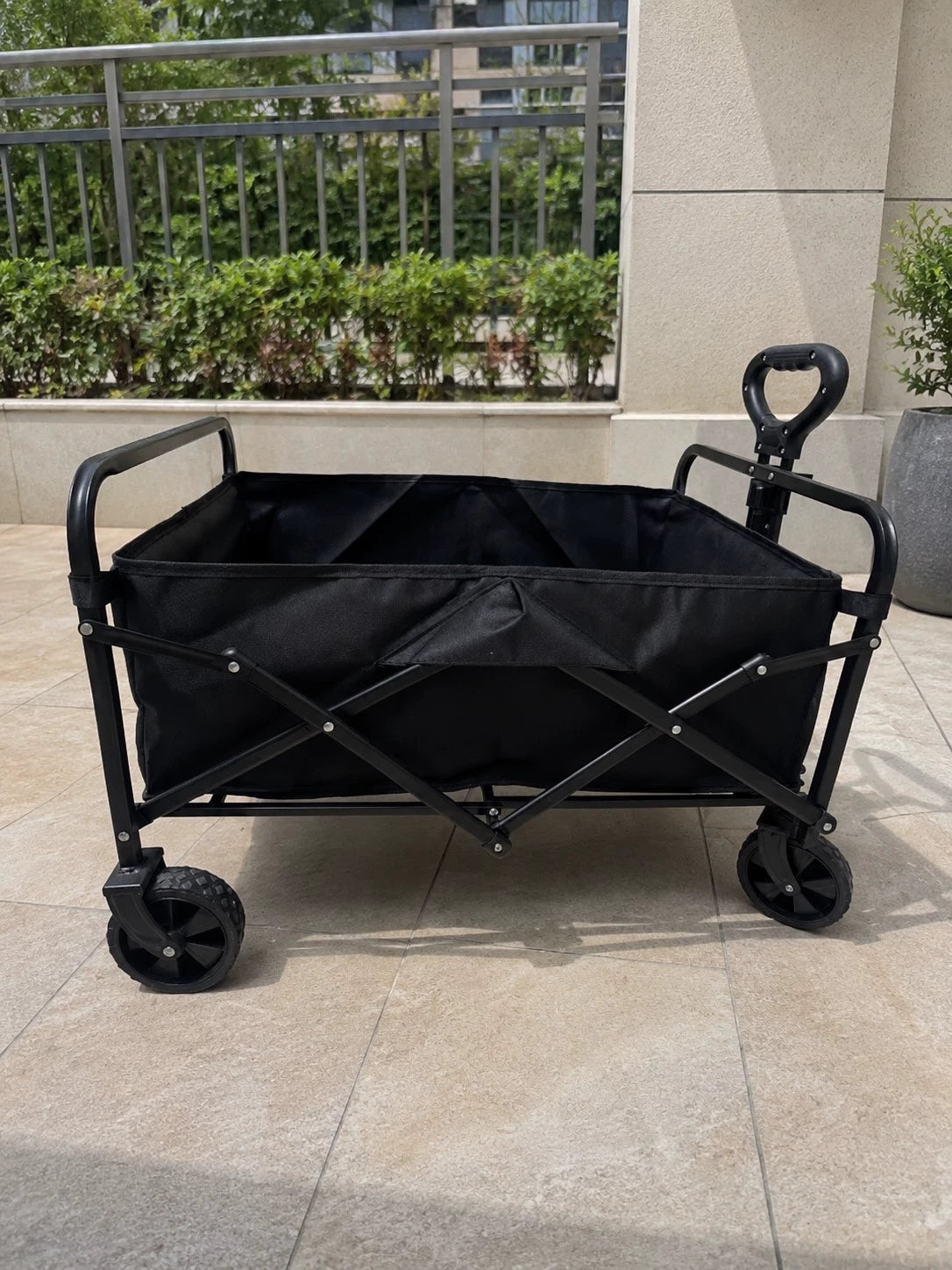 Chariot de transport pliable 90 x 50 x 55 cm en acier et tissu polyester noir à roulettes